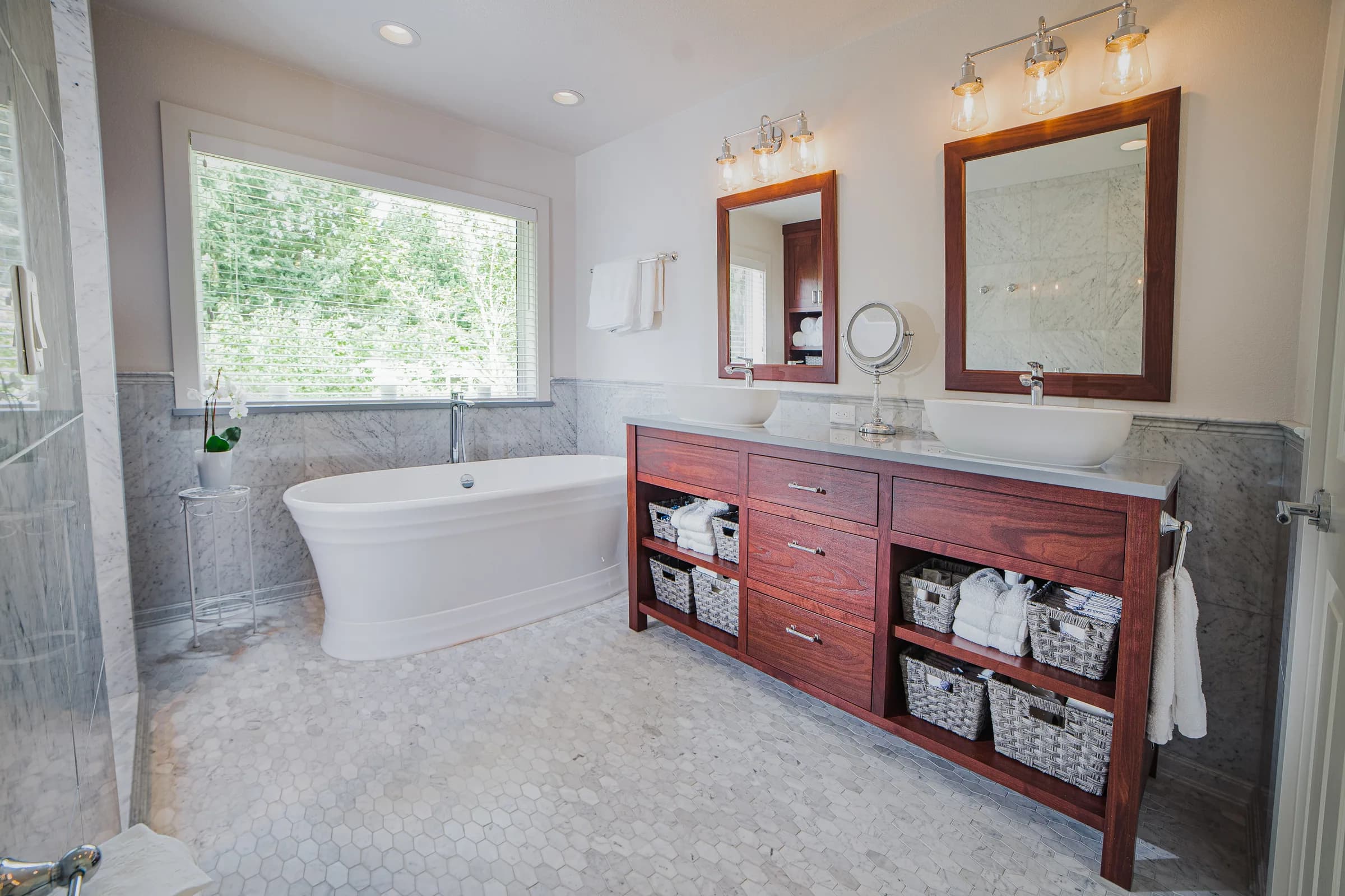 The Carrara-Soaker Bath, image 2
