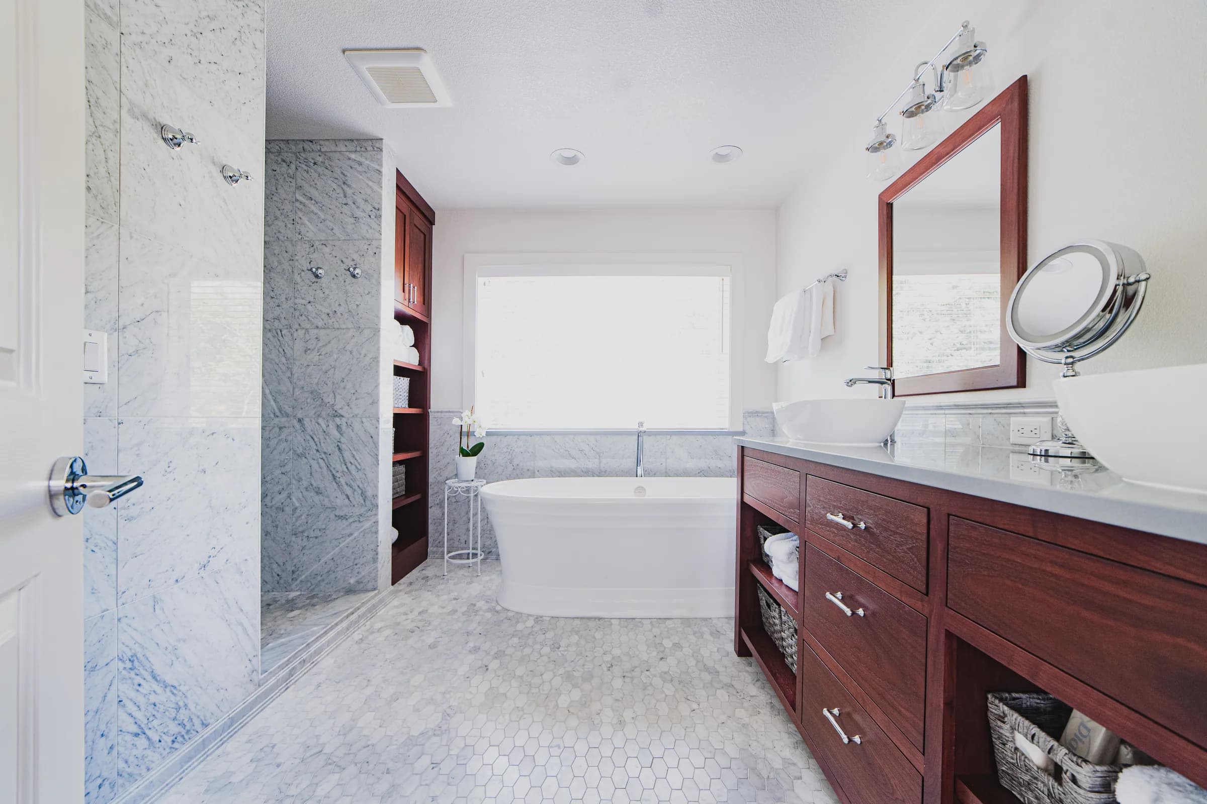 The Carrara-Soaker Bath, image 6