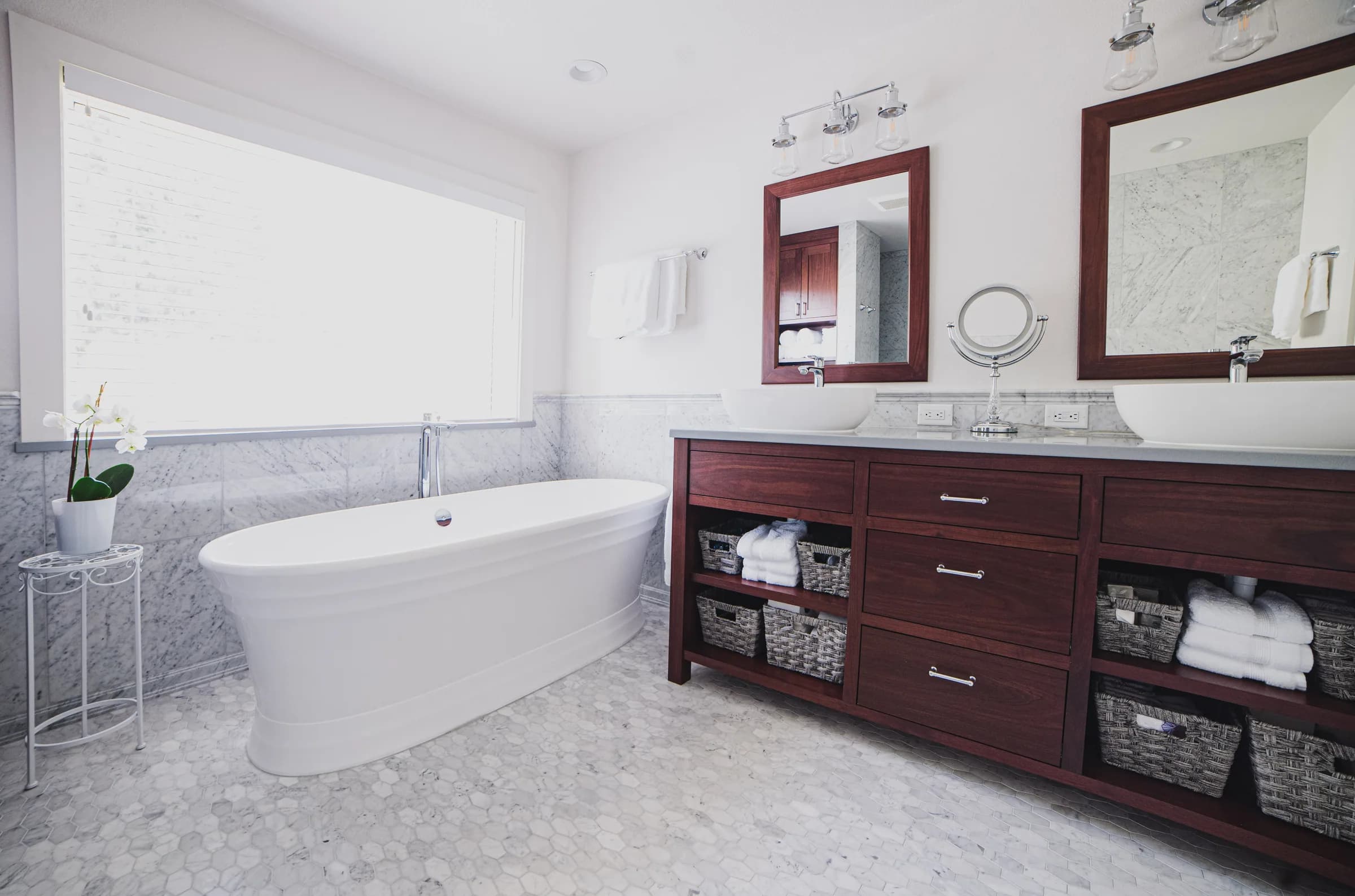The Carrara-Soaker Bath, image 7