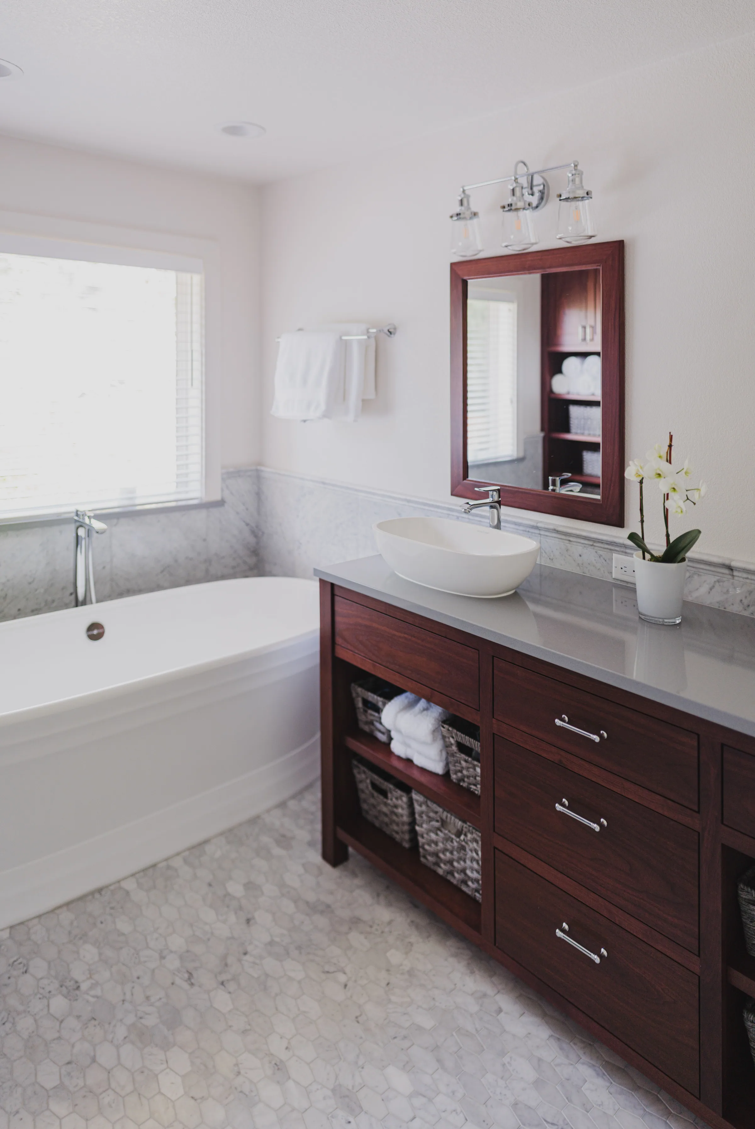 The Carrara-Soaker Bath, image 8
