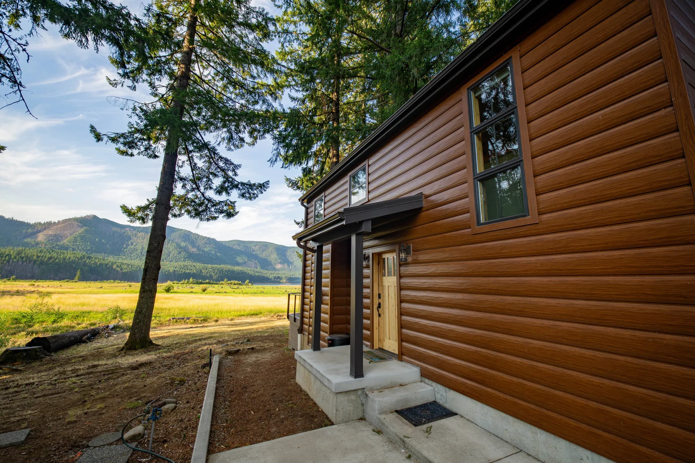 The Mountain-Valley Cabin, image 1
