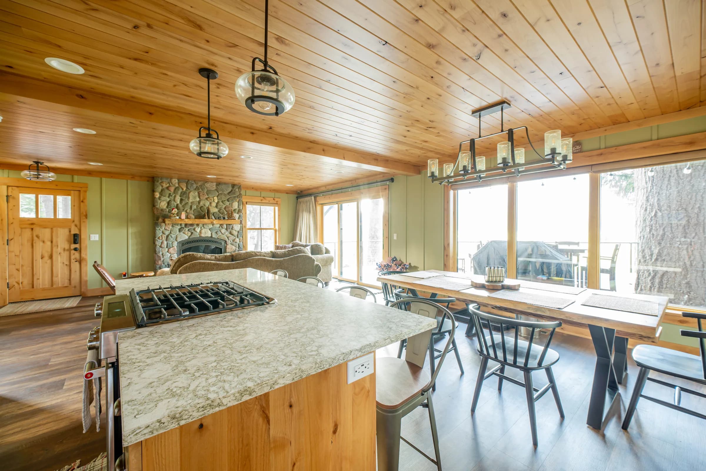 The Mountain-Valley Cabin, image 5