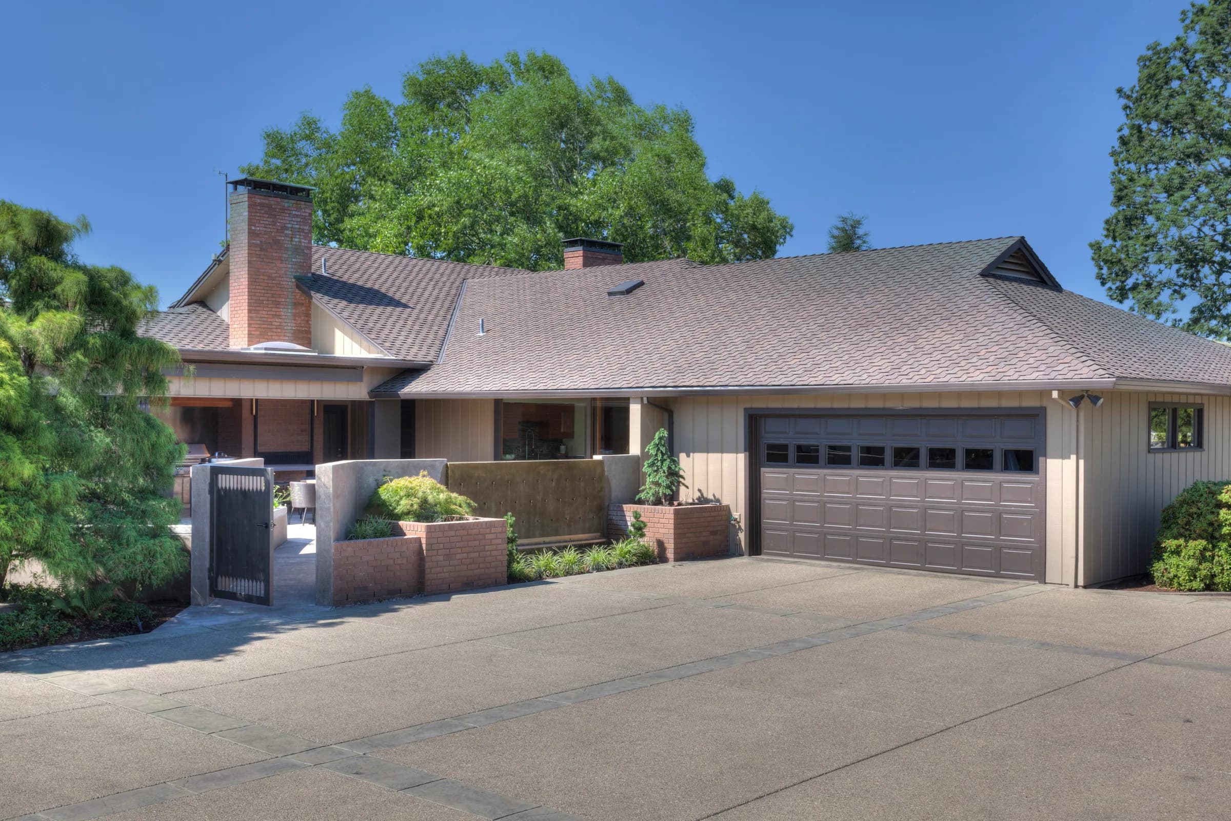 The Santiam Courtyard, image 1